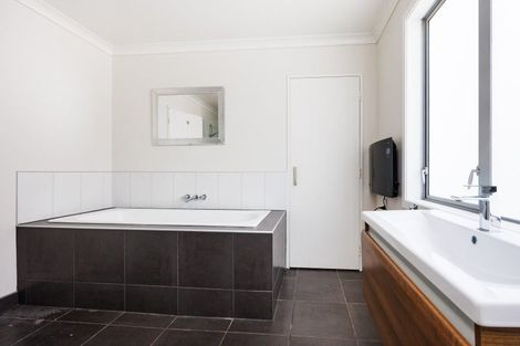 Photo of property in 8 Ridgeview Road, Aokautere, Palmerston North, 4471