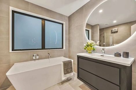 Photo of property in 29c Rotoiti Avenue, Pakuranga Heights, Auckland, 2010