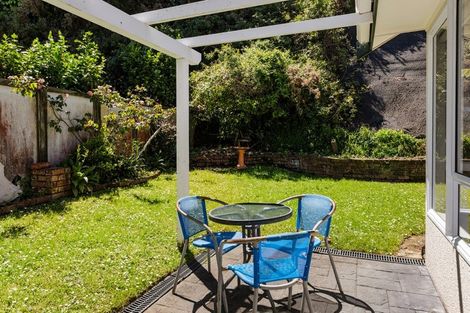 Photo of property in 6 Erskine Close, Island Bay, Wellington, 6023