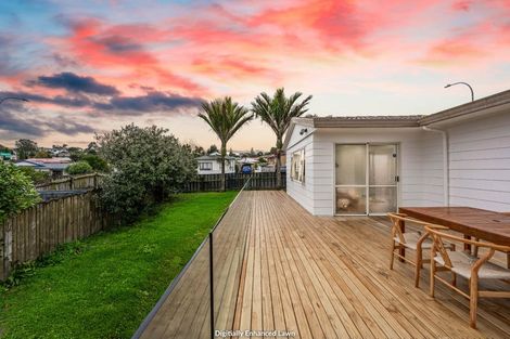 Photo of property in 70 Harmel Road, Glendene, Auckland, 0602