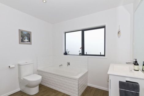 Photo of property in 8 Magnolia Lane, Kaukapakapa, Helensville, 0875