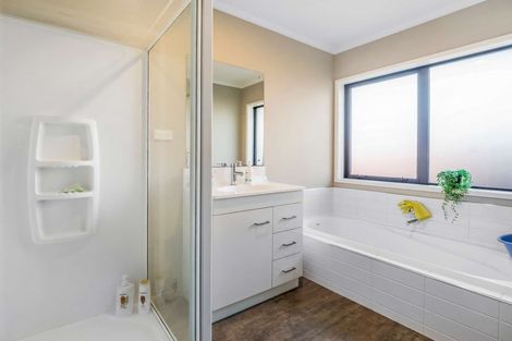 Photo of property in 33 Faringdon Boulevard, Rolleston, 7615