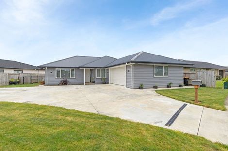 Photo of property in 1 Gibraltar Way, Fitzherbert, Palmerston North, 4410