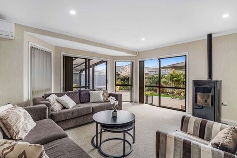 Photo of property in 9 Barry Curtis Place, Levin, 5510