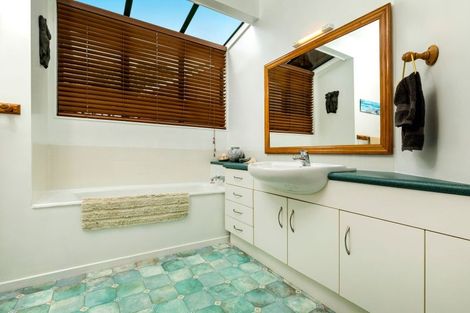 Photo of property in 106 Domain Crescent, Muriwai, Waimauku, 0881