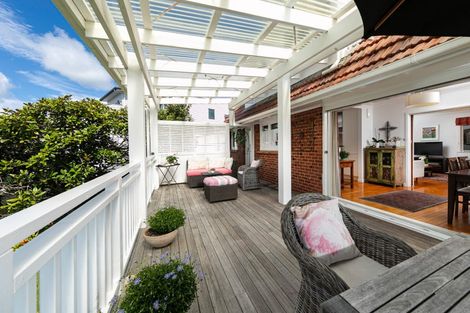 Photo of property in 47 Forrest Hill Road, Milford, Auckland, 0620