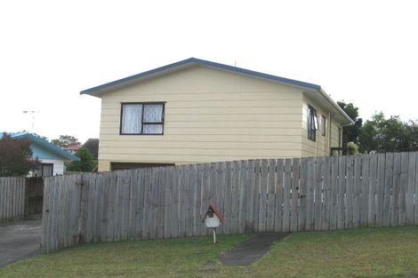 Photo of property in 1/6 Mona Vale, West Harbour, Auckland, 0618
