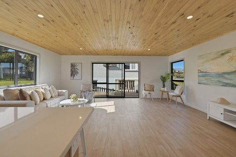Photo of property in 94a Harbour View Road, Omokoroa, 3114