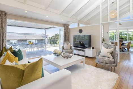 Photo of property in 144 Mellons Bay Road, Mellons Bay, Auckland, 2014