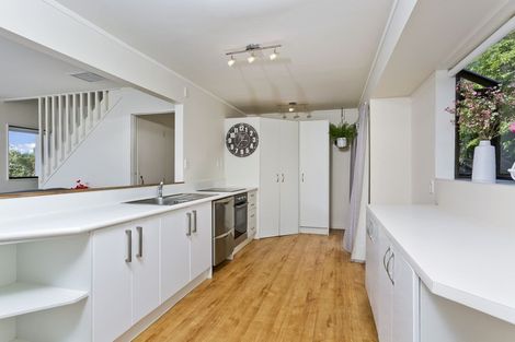 Photo of property in 52a Sunnyside Road, Sunnyvale, Auckland, 0612