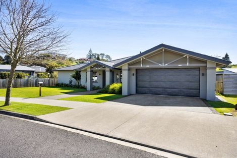 Photo of property in 5 Te Arakete Place, Hurworth, New Plymouth, 4310