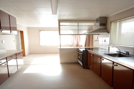 Photo of property in 16 Mawney Road, Henderson, Auckland, 0610