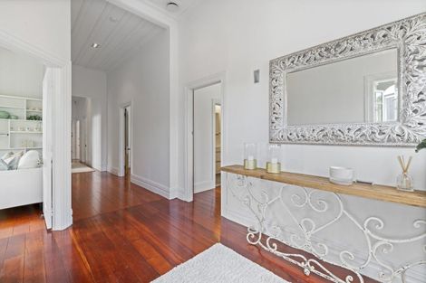 Photo of property in 147 Queen Street, Northcote Point, Auckland, 0627