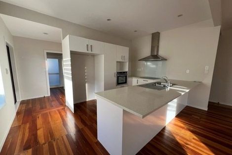 Photo of property in 41 Clayburn Road, Glen Eden, Auckland, 0602