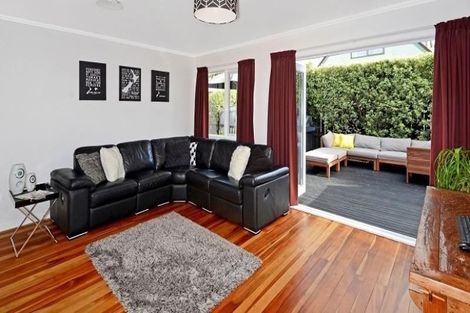 Photo of property in 1/33 Sunnyhaven Avenue, Beach Haven, Auckland, 0626