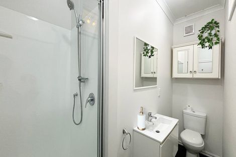 Photo of property in 2/246 Oriental Parade, Oriental Bay, Wellington, 6011