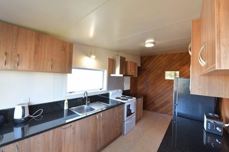 Photo of property in 492 Blockhouse Bay Road, Blockhouse Bay, Auckland, 0600