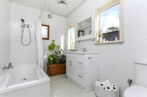 Photo of property in 743 Swanson Road, Swanson, Auckland, 0612