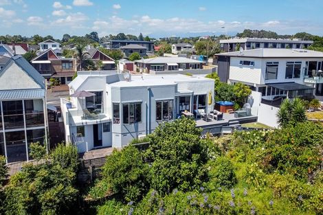 Photo of property in 401 Devon Street East, Strandon, New Plymouth, 4312