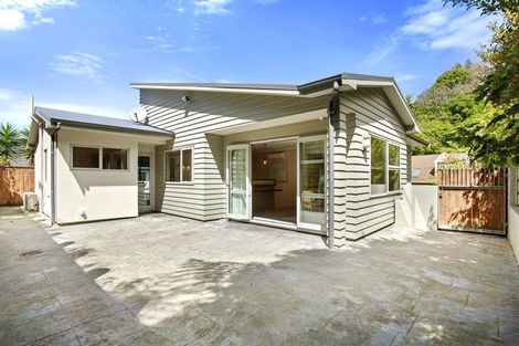 Photo of property in 16 Westwood Road, Tawa, Wellington, 5028