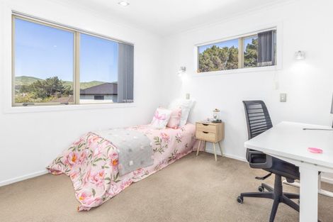 Photo of property in 17 Tasman Close, Aotea, Porirua, 5024