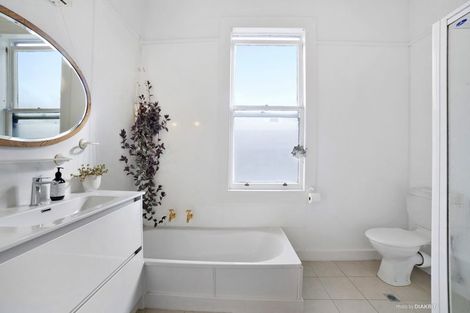 Photo of property in 30 Roy Street, Newtown, Wellington, 6021