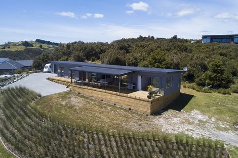 Photo of property in 16 Sunrise Place, Cable Bay, 0420