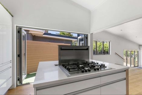 Photo of property in 70 Rising Parade, Fairview Heights, Auckland, 0632