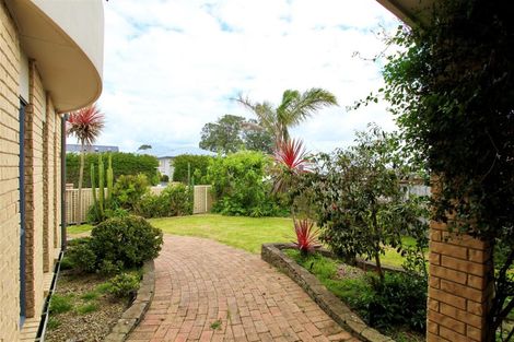 Photo of property in 2 Devon Road, Bucklands Beach, Auckland, 2012