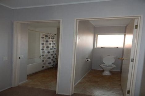 Photo of property in 1/2 Lowburn Place, Clover Park, Auckland, 2019