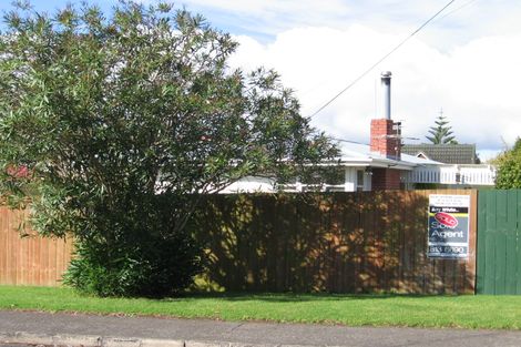 Photo of property in 55a Totara Road, Te Atatu Peninsula, Auckland, 0610