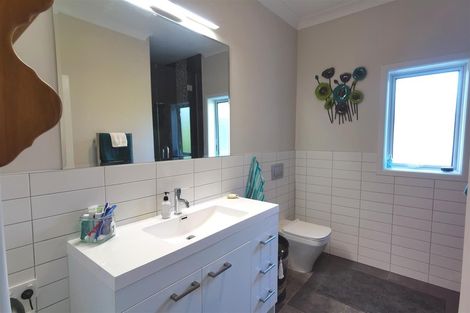 Photo of property in 172 Mellons Bay Road, Mellons Bay, Auckland, 2014