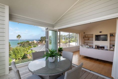 Photo of property in 1/11 Pullum Street, Birkenhead, Auckland, 0626