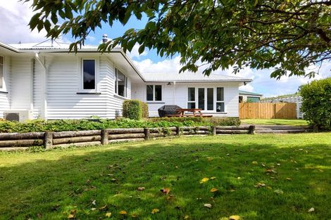 Photo of property in 165 No 2 Road, Te Puke, 3182