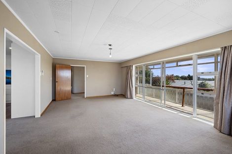 Photo of property in 44 Nevada Drive, Merrilands, New Plymouth, 4312