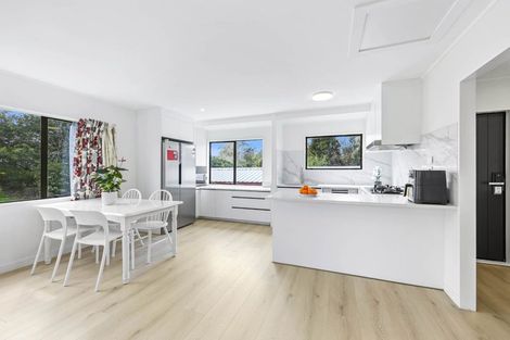 Photo of property in 2/10 Ennis Avenue, Pakuranga Heights, Auckland, 2010