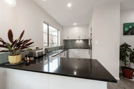 Photo of property in 6a St Catherine Crescent, West Harbour, Auckland, 0618