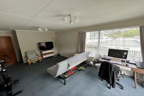 Photo of property in 201a Newlands Road, Newlands, Wellington, 6037