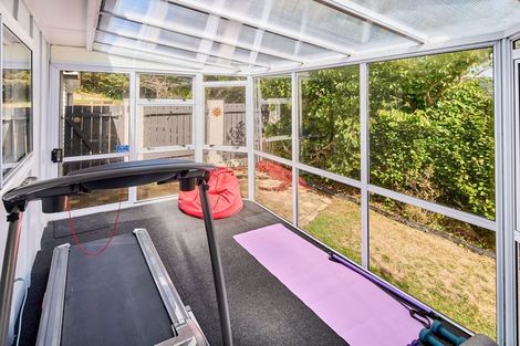 Photo of property in 6 Mayfair Place, Tawa, Wellington, 5028