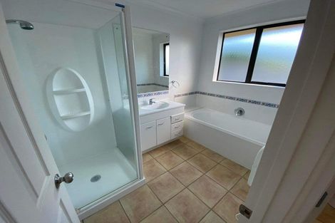 Photo of property in 6 Apsley Rise, Henderson, Auckland, 0612