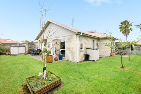 Photo of property in 2/100 Millers Road, Brookfield, Tauranga, 3110
