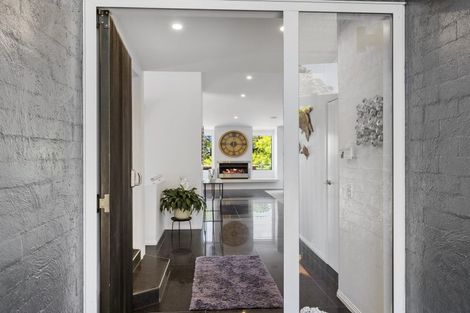 Photo of property in 282 Glamorgan Drive, Northcross, Auckland, 0630