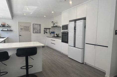 Photo of property in 24 Springtime Crescent, Stanmore Bay, Whangaparaoa, 0932