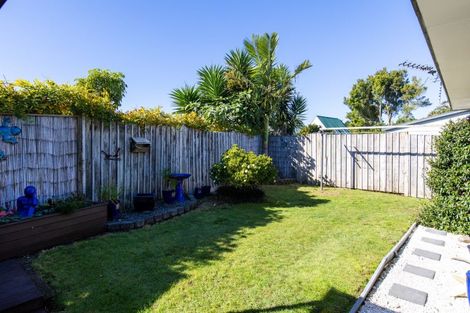 Photo of property in 19a Litchfield Place, Clarks Beach, 2122