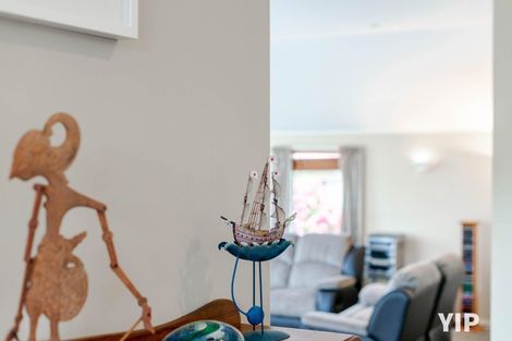 Photo of property in 132 Westchester Drive, Churton Park, Wellington, 6037