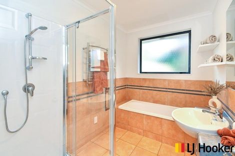 Photo of property in 8a Norman Close, The Gardens, Auckland, 2105