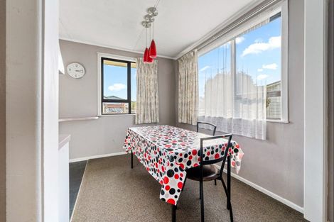 Photo of property in 7 Kelvin Place, Westown, New Plymouth, 4310