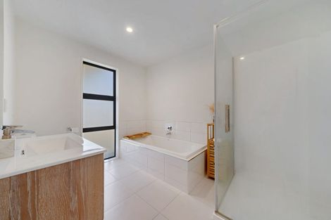 Photo of property in 15 Helenvale Crescent, Pokeno, 2402