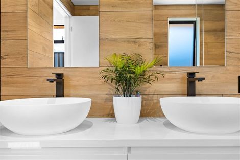 Photo of property in 18 Sapphire Spring Rise, Wanaka, 9305