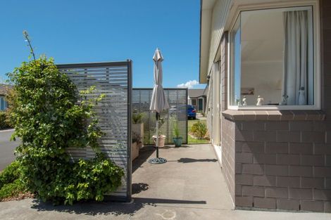 Photo of property in Waterview Estate, 18/4 Greystone Place, Omokoroa, 3114